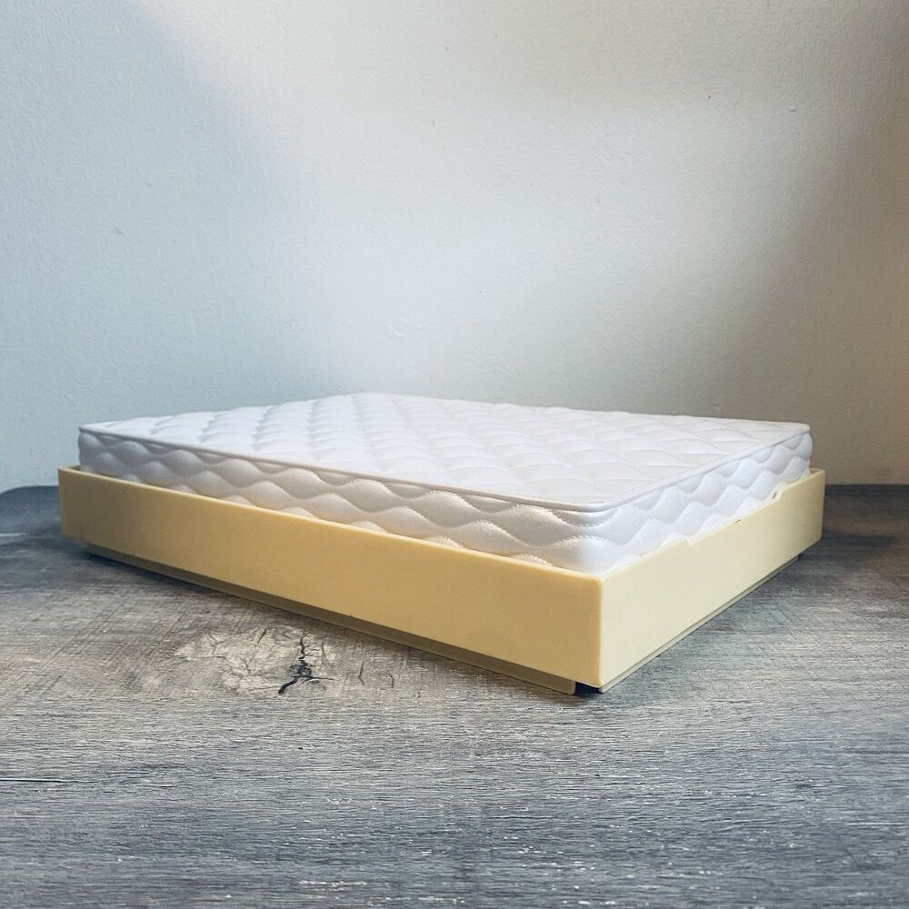 Rainbow High Doll House Bed Mattress Missing Headboard